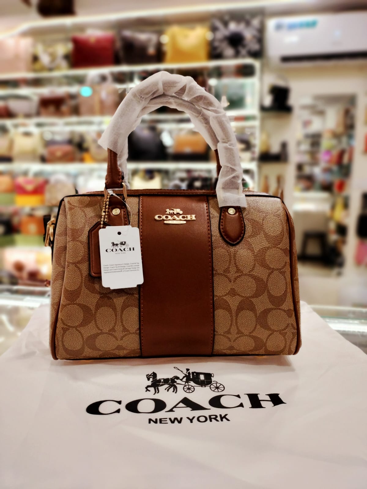 coach  gotham duffle bag in signature canvas