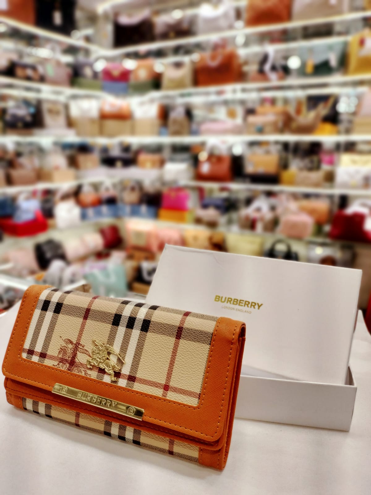 burberry wallet magnet flip clouser