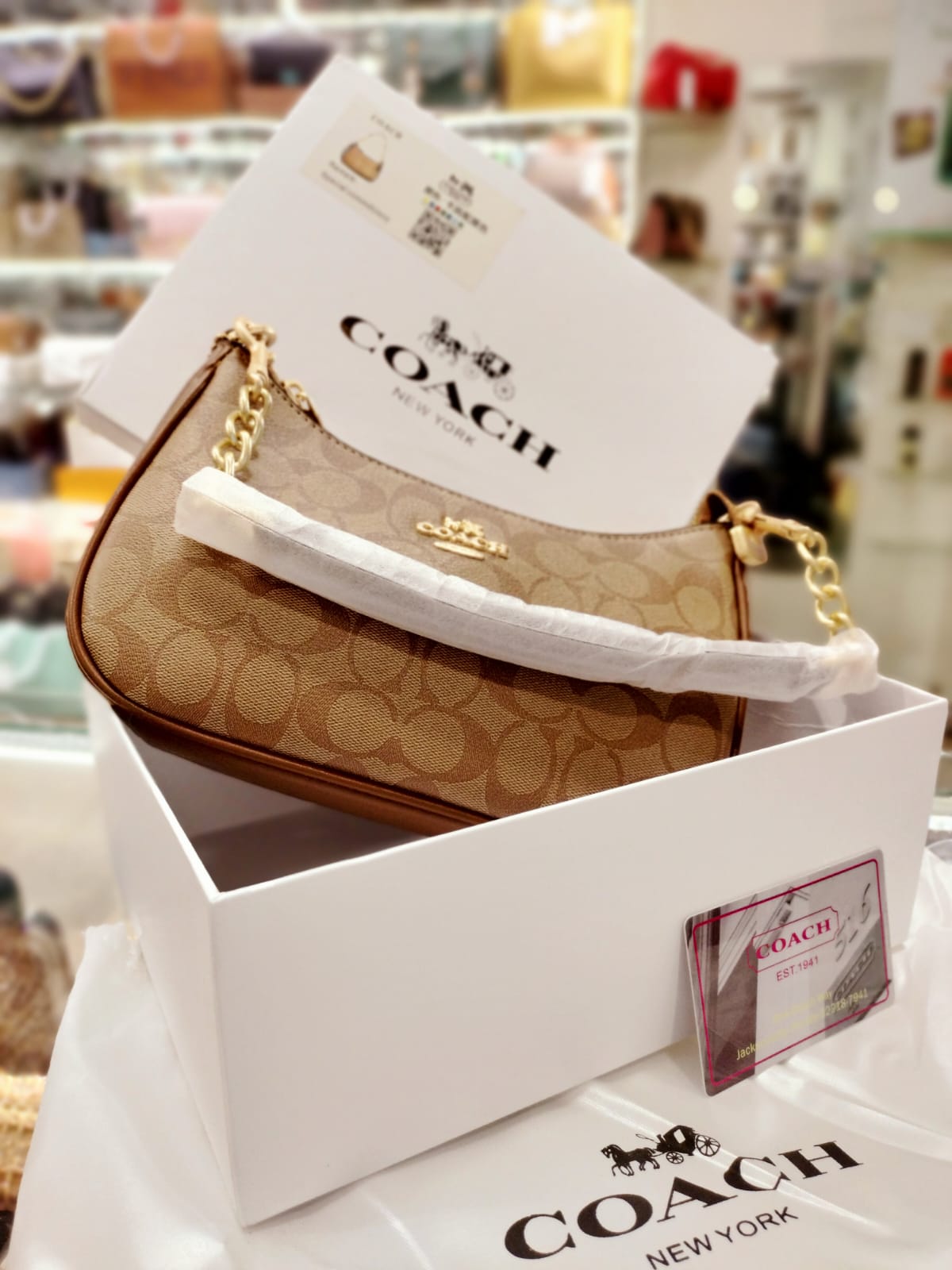 coach teri shoulder bag in brown colour