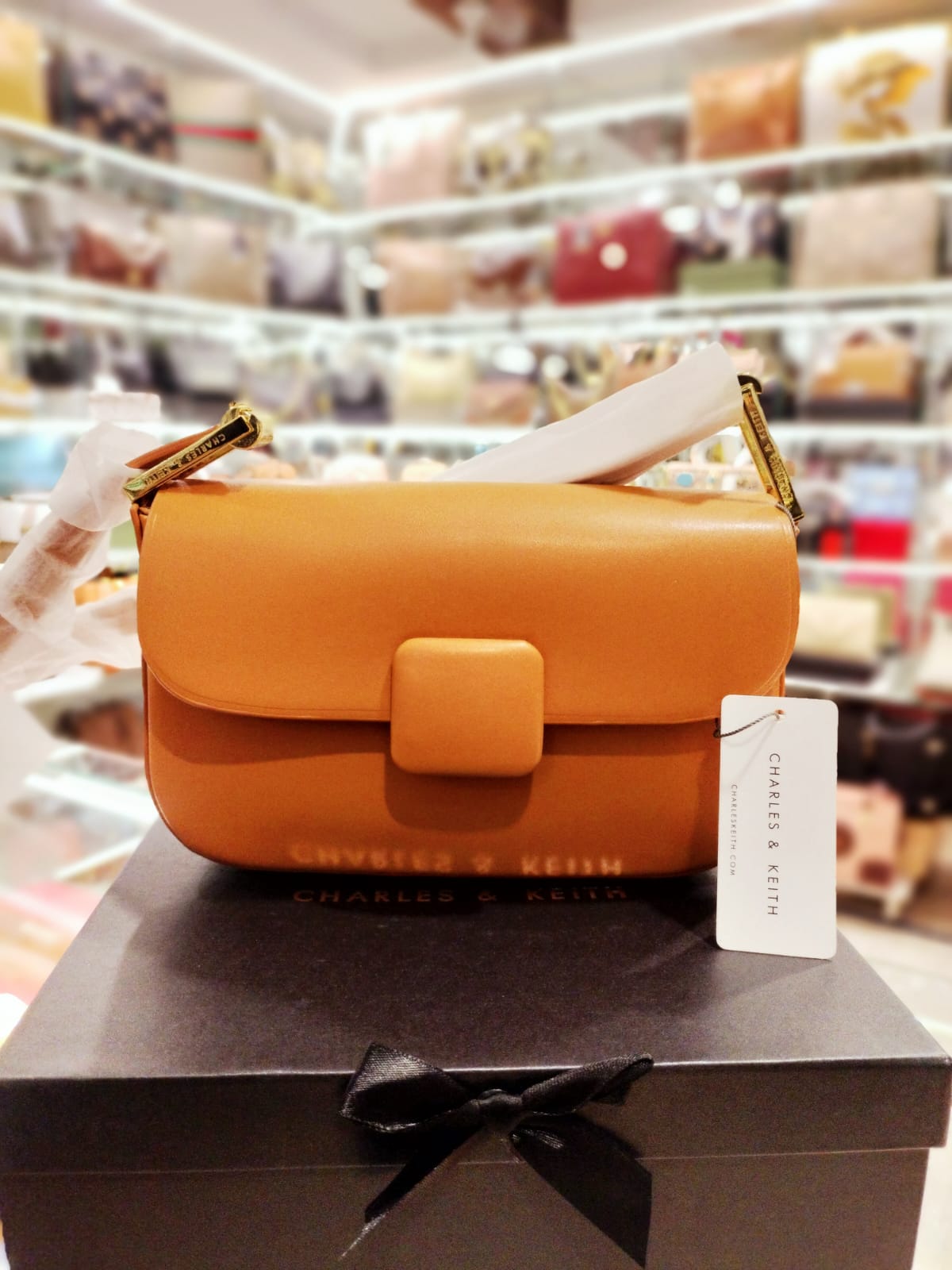 koa square push lock shoulder bag