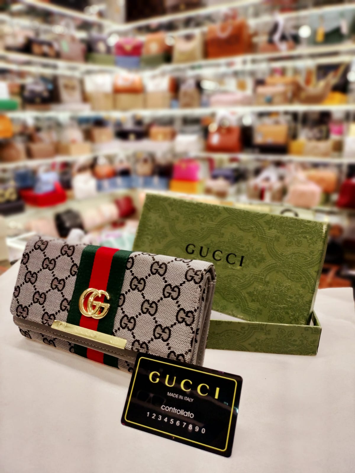 gucci wallet magnet flip closure