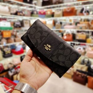 beautiful coach wallet with magnet flip closure