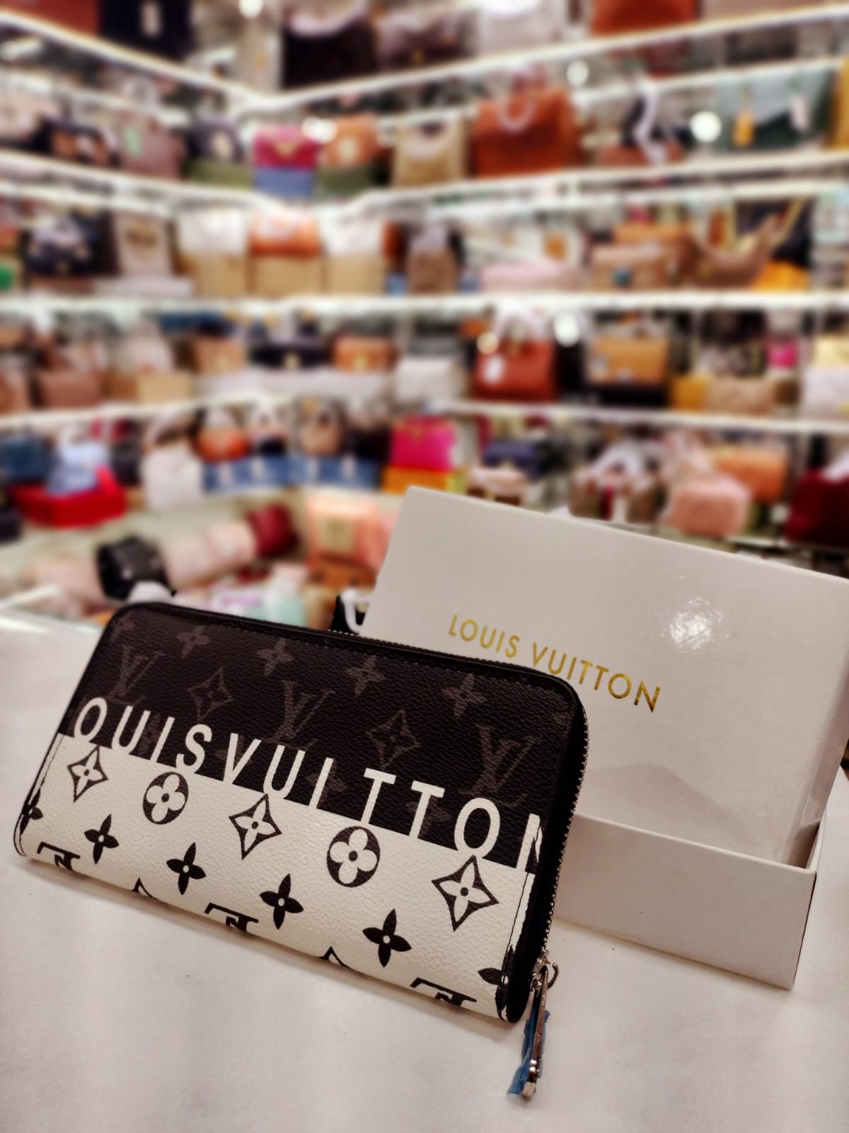 louis vuitton wallet in two tone (black & white)
