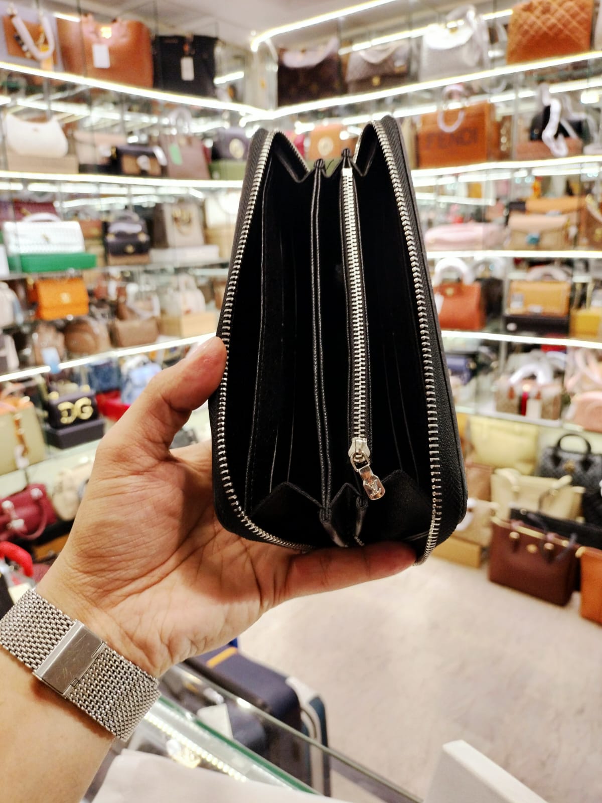 louis vuitton wallet in two tone (black & white)