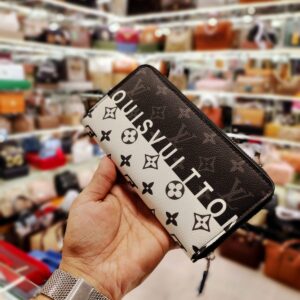 louis vuitton wallet in two tone (black & white)