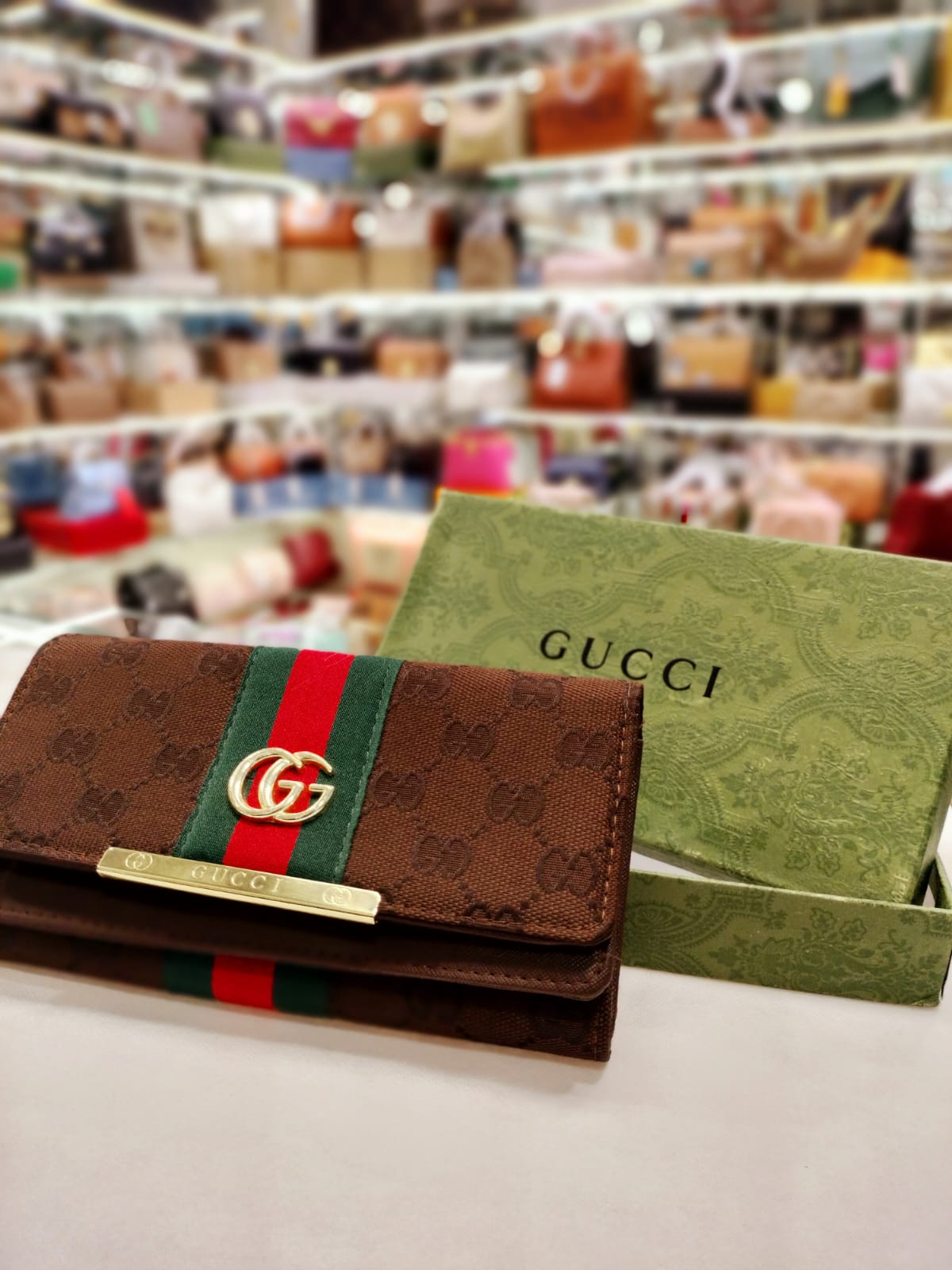gucci wallet magnet flip closure