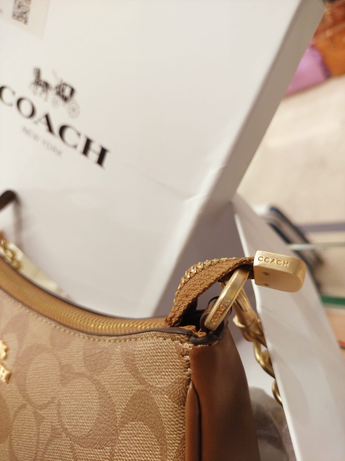 coach teri shoulder bag in brown colour