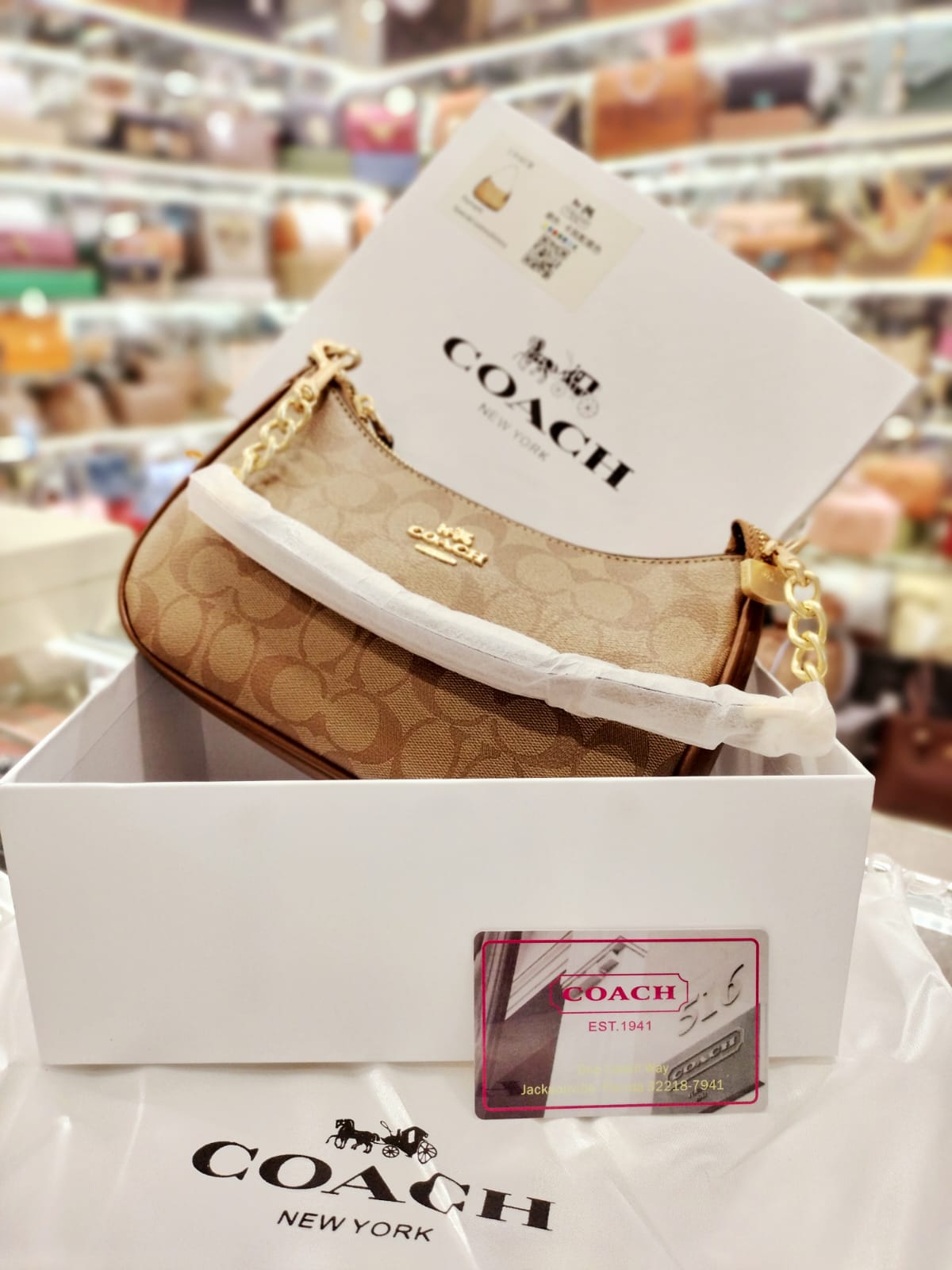 coach teri shoulder bag in brown colour